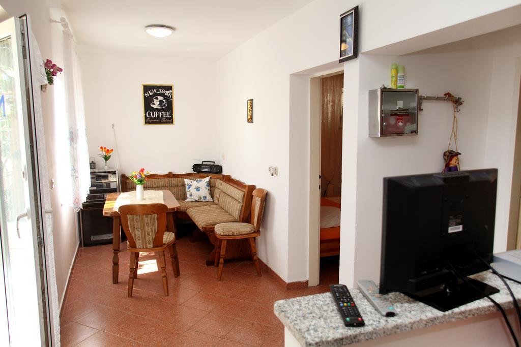 Apartments Jasmin Trogir Exterior photo